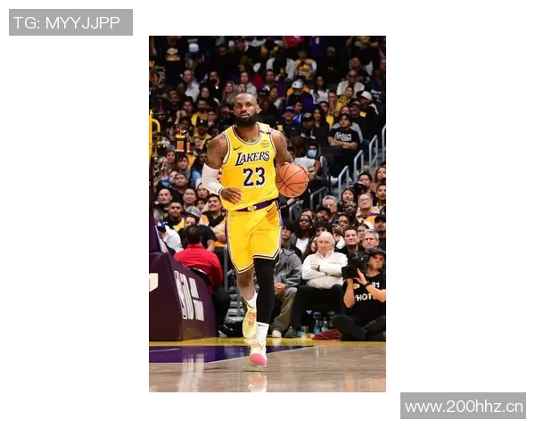 南湾湖人主帅盛赞詹姆斯训练态度专注早到令人难以置信 南湾湖人主帅盛赞詹姆斯训练态度专注早到令人难以置信