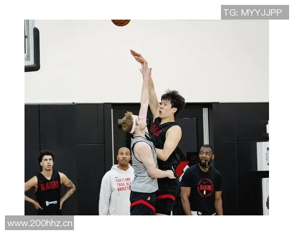 杨瀚森三节轻松出战21分钟高效拿下17分6板3助展现出色状态 杨瀚森三节轻松出战21分钟高效拿下17分6板3助展现出色状态