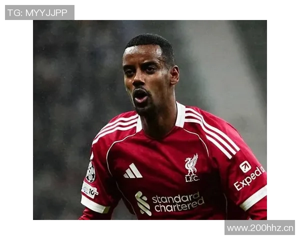 伊萨克花费三万镑购杜宾犬护卫自遭死亡威胁后安全措施升级