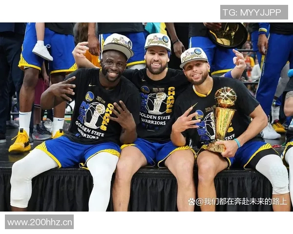 球队阵容多样化探索库里强调赢球与调整并重的重要性