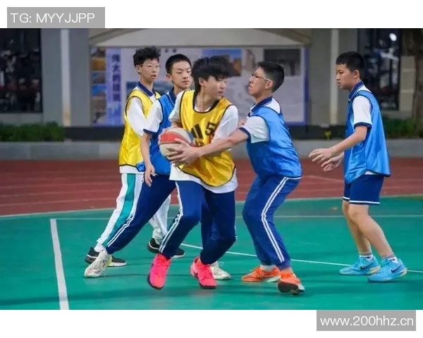 中学生篮球班赛惊现绝杀三分球精彩瞬间引发热议