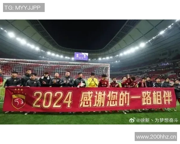 冲击最后一冠阿尔巴社媒晒合照激励队友共同争夺荣誉