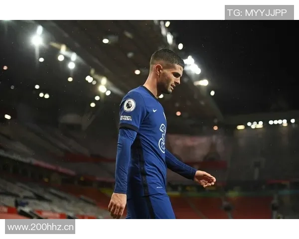 斯特拉斯堡主帅被切尔西挖走球迷愤怒表达不满情绪