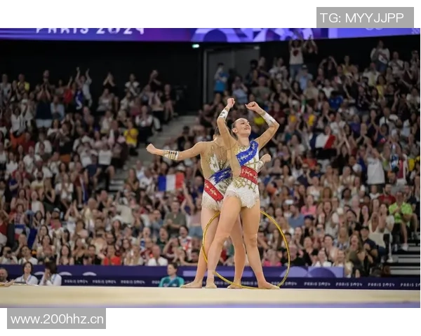 贺希宁微微一笑展现自信气场助力团队稳操胜券