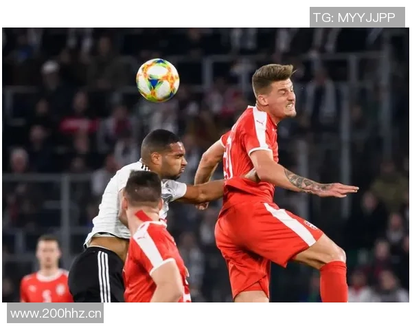 阿森纳球员提前布局拦截战术在中场线前的精彩表现